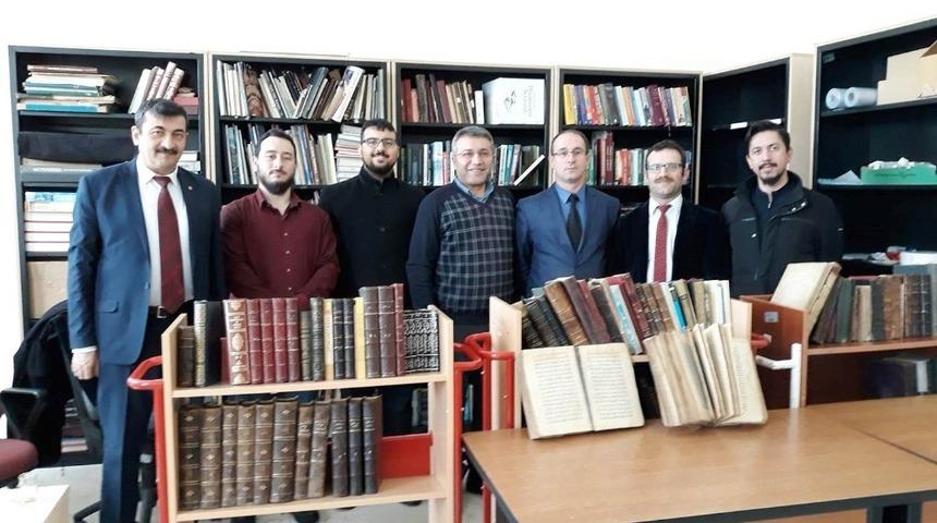 DP&Uuml; K&uuml;t&uuml;phanesi destek ve bağışlarla b&uuml;y&uuml;yor