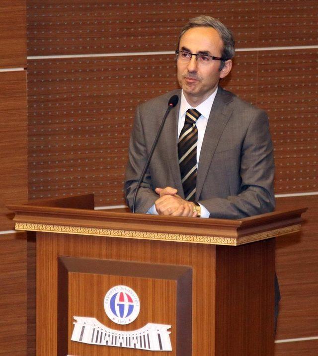 Dr. Kayapınar’dan İlahiyat Fakültesi öğrencilerine konferans