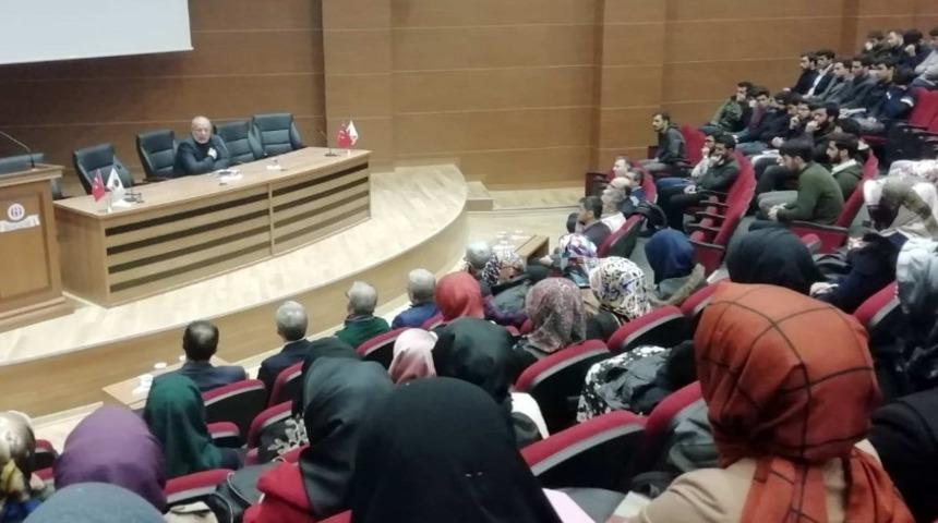Dr. Kayapınar&rsquo;dan İlahiyat Fak&uuml;ltesi &ouml;ğrencilerine konferans