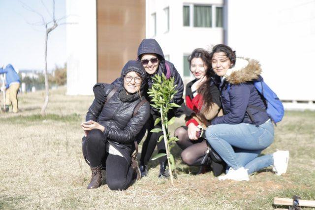 AÜ İletişim Fakültesi’nden ağaç dikme etkinliği