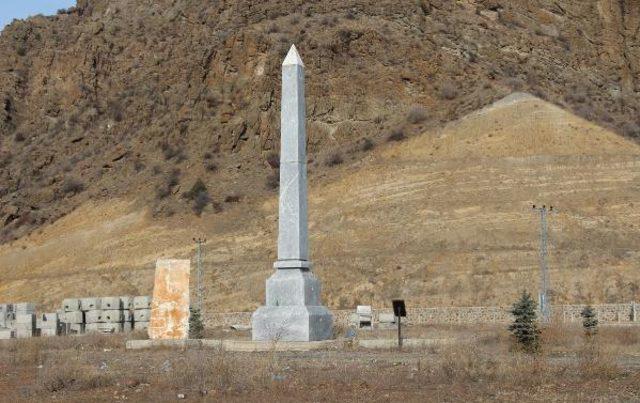 Allahuekber şehitleri için yapılan anıtın çevresindeki kirliliğe tepki