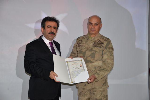 Diyarbakır da ter&ouml;ristleri etkisiz hale getiren g&uuml;venlik g&uuml;&ccedil;lerine başarı belgesi&nbsp; 1