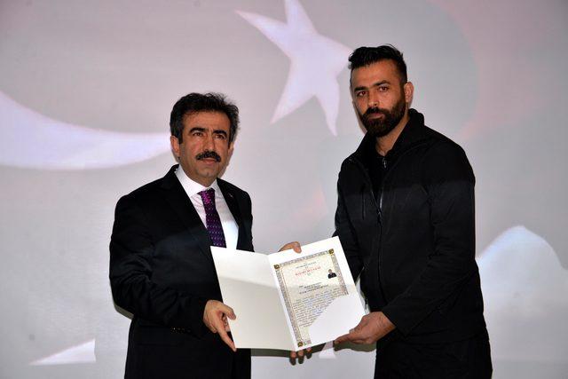 Diyarbakır da ter&ouml;ristleri etkisiz hale getiren g&uuml;venlik g&uuml;&ccedil;lerine başarı belgesi&nbsp; 3