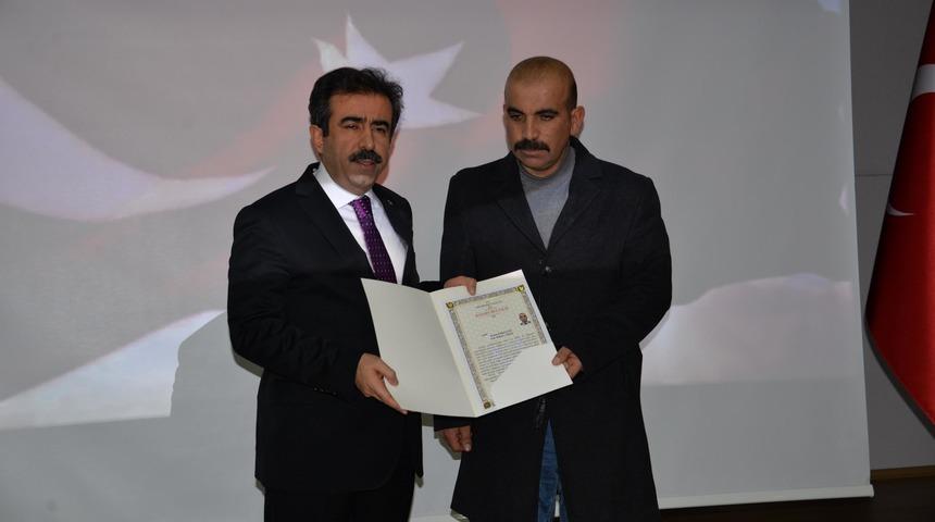 Diyarbakır'da ter&ouml;ristleri etkisiz hale getiren g&uuml;venlik g&uuml;&ccedil;lerine başarı belgesi&nbsp;