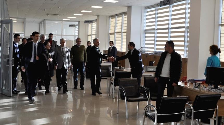 Vali Seymenoğlu Ekonomi Kamp&uuml;s&uuml;n&uuml; inceledi