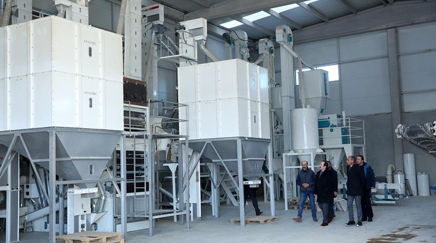 Vali Pehlivan Tarım &Uuml;r&uuml;nleri İşleme ve Paketleme Fabrikasında incelemelerde bulundu