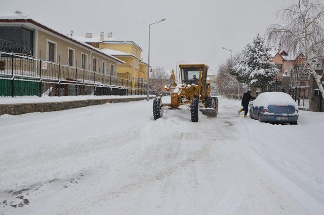 Palandöken Belediyesi kar temizleme çalışmalarına devam ediyor