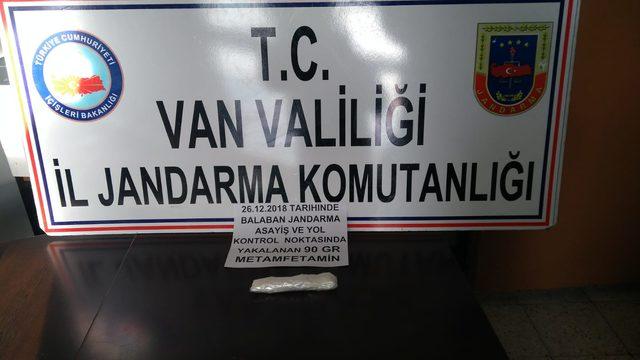 Van'da uyuşturucu ve kaçak sigara ele geçirildi, kaçaklar yakalandı