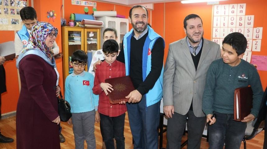 Tdv&rsquo;den G&ouml;rme Engelli &Ouml;ğrencilere Kur&rsquo;an-ı Kerim Okuma Cihazı