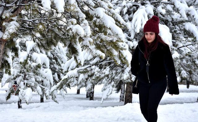 Üniversite öğrencilerinin Sivas'ta soğukla imtihanı