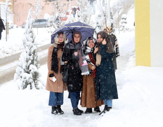 Üniversite öğrencilerinin Sivas'ta soğukla imtihanı