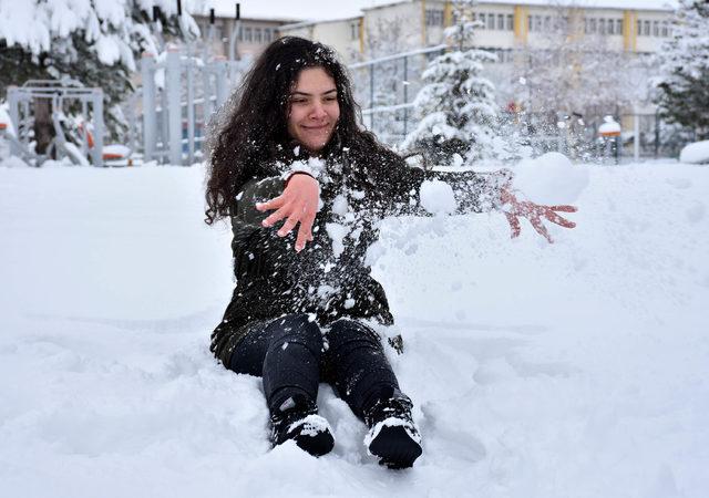 Üniversite öğrencilerinin Sivas'ta soğukla imtihanı