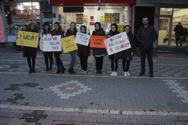 Öğrencilerden farklı sosyal deney