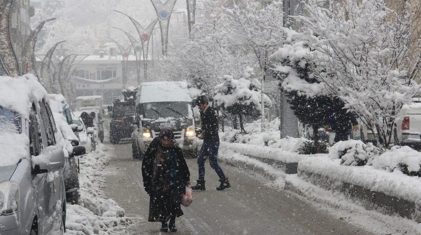 Hakkari&rsquo;de kar yağışı