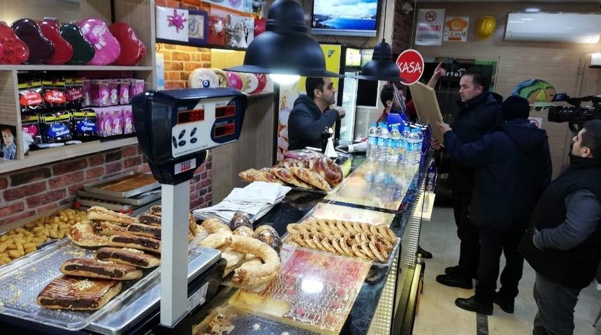 Zabıtadan yılbaşı &ouml;ncesi pastanelere denetim