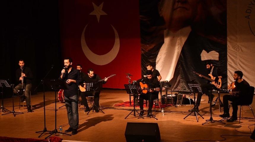 ADY&Uuml; &Ouml;ğrencilerine moral ve motivasyon konseri verildi