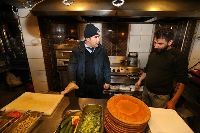 Merkezefendi’de zabıta ekipleri yılbaşı denetimine başladı