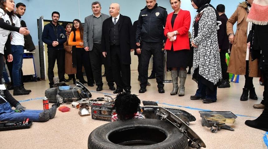 Resim sergisinde &ccedil;ocuk haklarına dikkat &ccedil;ekildi