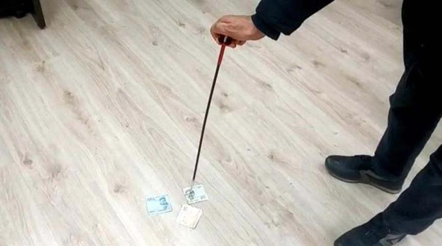 Yaptığı aparatla soyup soğana çevirdi