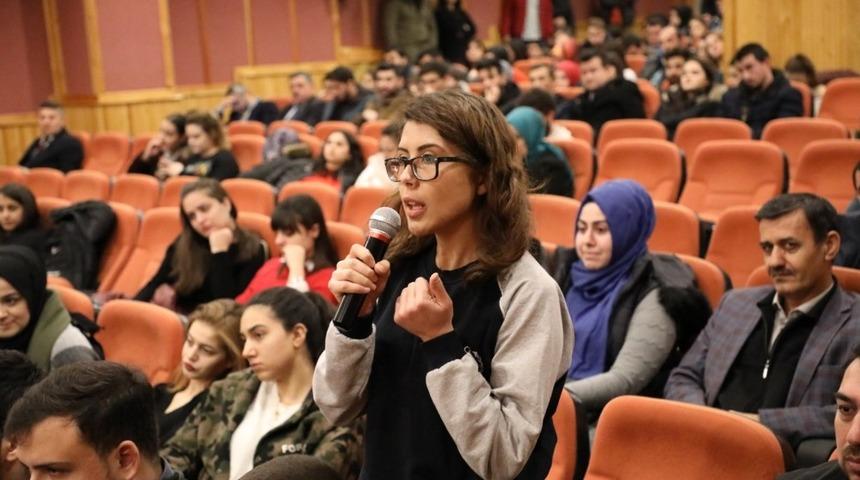 &Ccedil;eşm-i Cihan Sohbetlerinde &ldquo;T&uuml;rkiye&rsquo;nin Geleceği&rdquo; konuşuldu