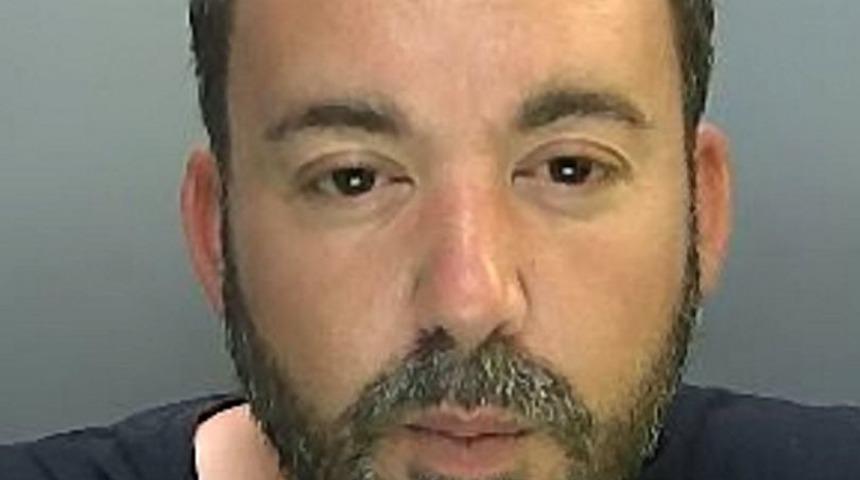 Alışveriş listesi eksik kaldı diye akrabasının burnunu ısırdı