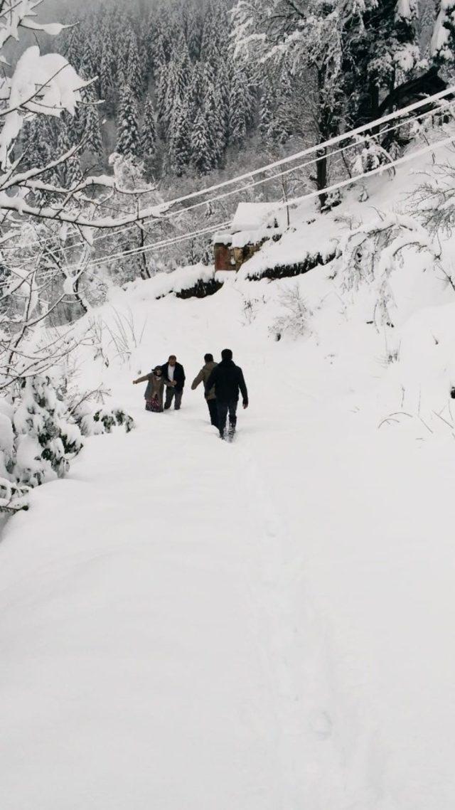 Şehit annesinin imdadına Maçka Belediye Başkanı Koçhan yetişti