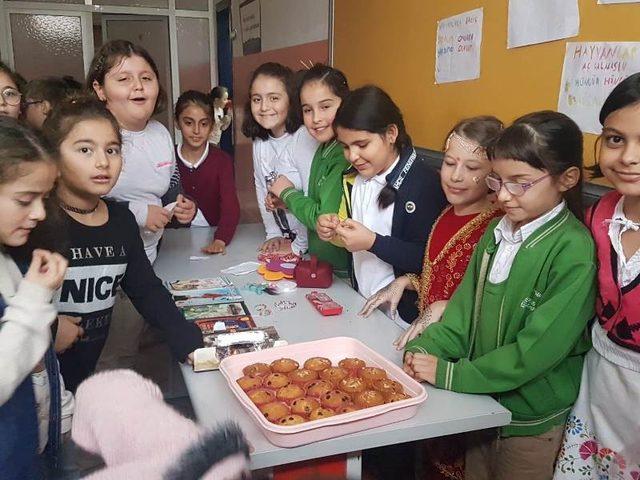 Sokak hayvanları için kermes düzenlediler