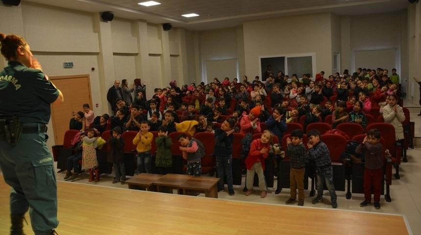 Belen’de jandarmadan çocuklara trafik eğitimi