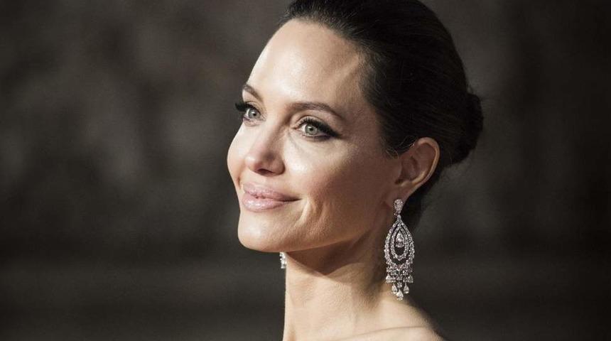 Ünlü aktris siyasete girebileceğini açıkladı!