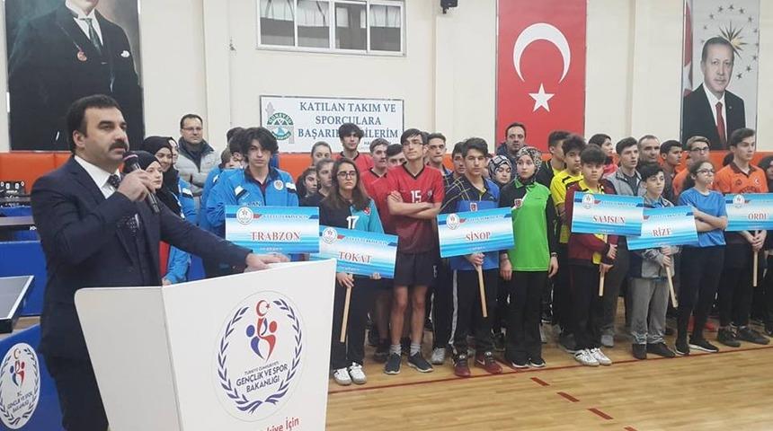 Masa Tenisi Gen&ccedil;ler Gurup M&uuml;sabakaları Rize&rsquo;de başladı
