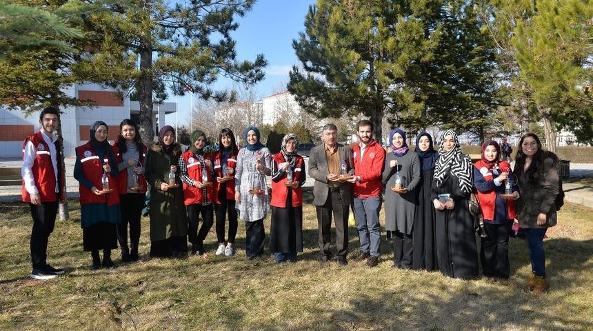 KM&Uuml; &ouml;ğrencileri kuşları unutmadı