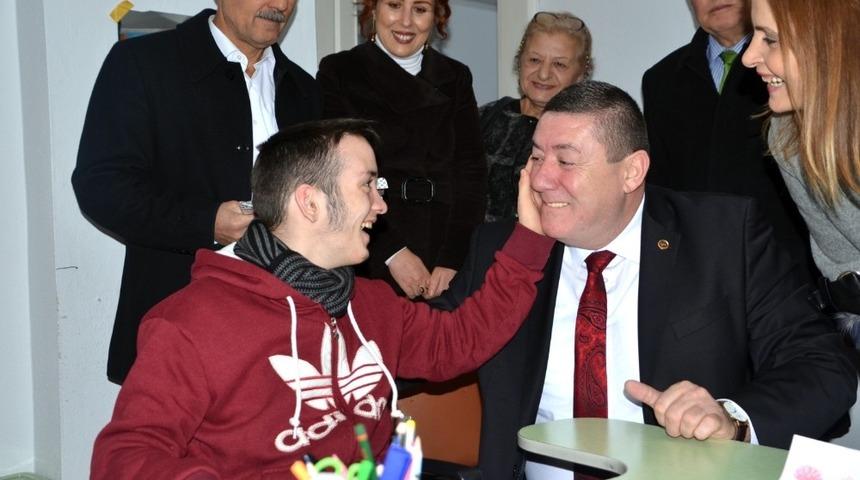 Başkan Tekin, engellilerin Sevin&ccedil;lerine ortak oldu