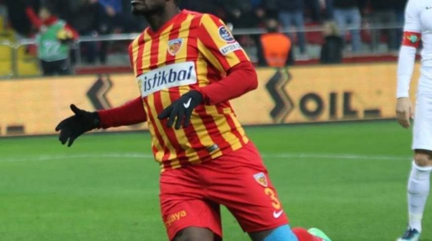 Asamoah Gyan&rsquo;dan a&ccedil;ıklama &rsquo;&rsquo;Kasıtlı olarak asılsız haberler yapılıyor&rsquo;&rsquo;