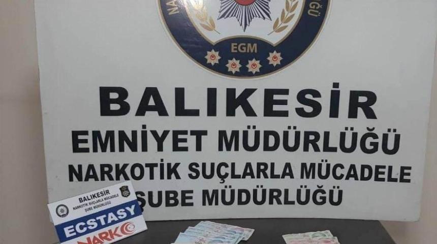 Polis uyuşturucu tacirlerine göz açtırmıyor