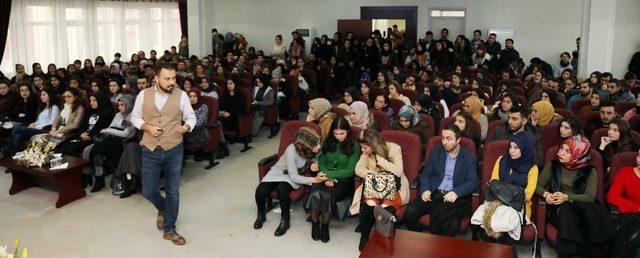 Etkili İletişim Ve Beden Dili seminerine öğrencilerden yoğun ilgi