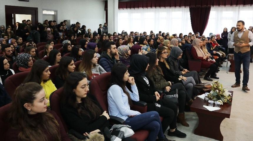 Etkili İletişim Ve Beden Dili seminerine &ouml;ğrencilerden yoğun ilgi