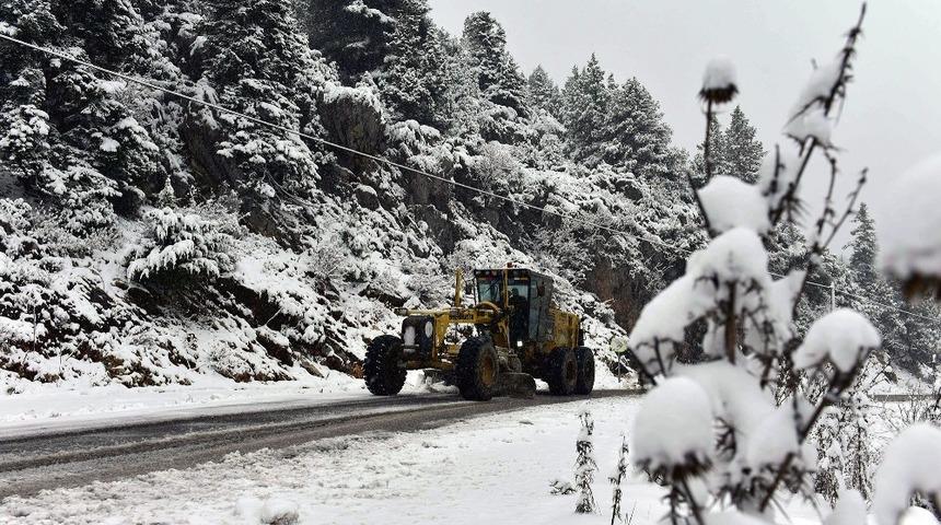 Adana&rsquo;da 7 il&ccedil;ede karla m&uuml;cadele başladı