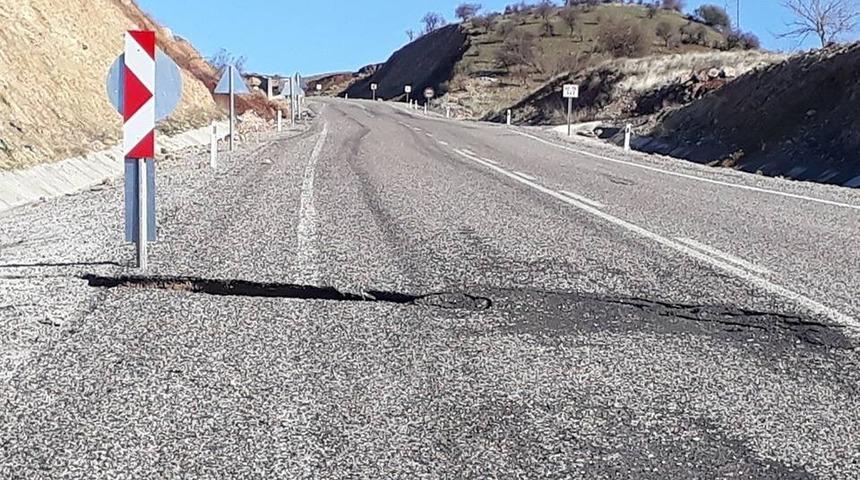 Tut yolunda yol &ccedil;&ouml;kt&uuml;