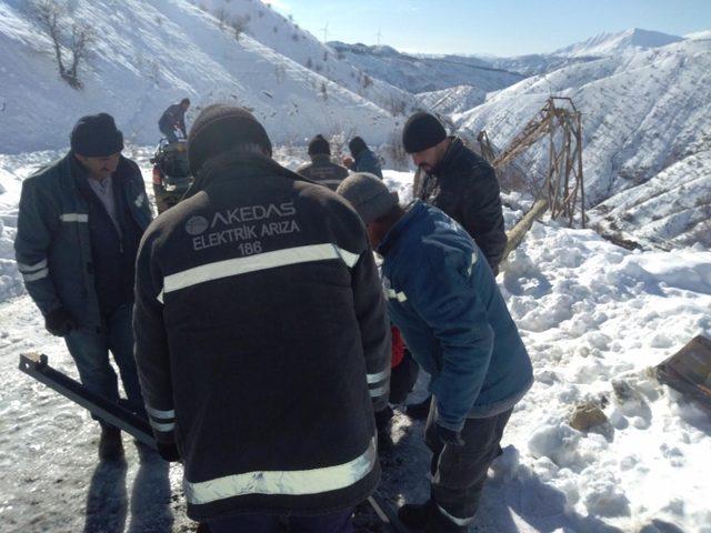 Enerji nakil hatları onarılıyor