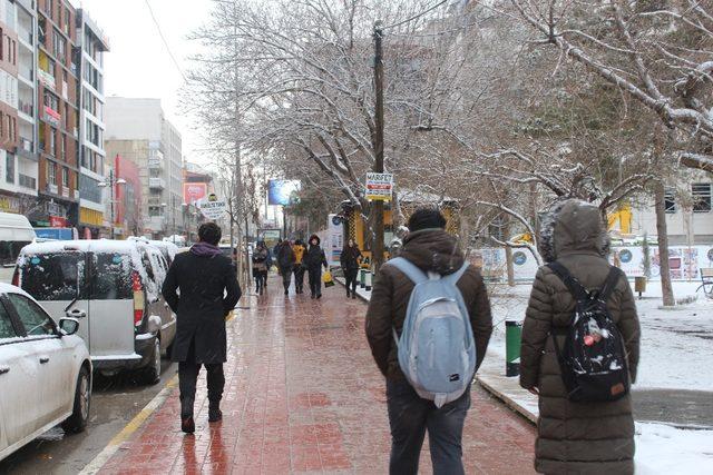 Van’da yoğun kar yağışı