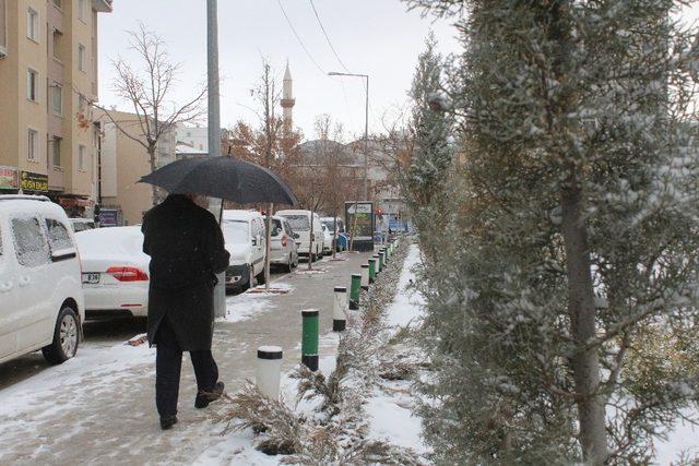 Van’da yoğun kar yağışı