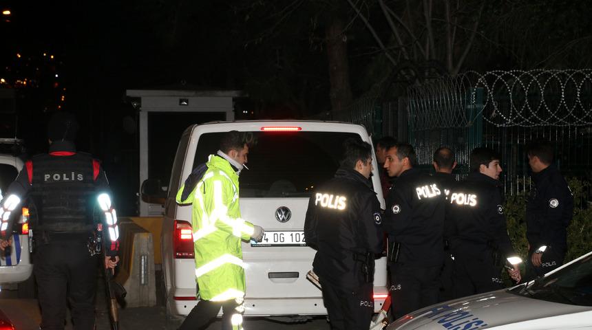 Fatih'te UBER s&uuml;r&uuml;c&uuml;s&uuml; tartıştığı m&uuml;şterisini ezdi