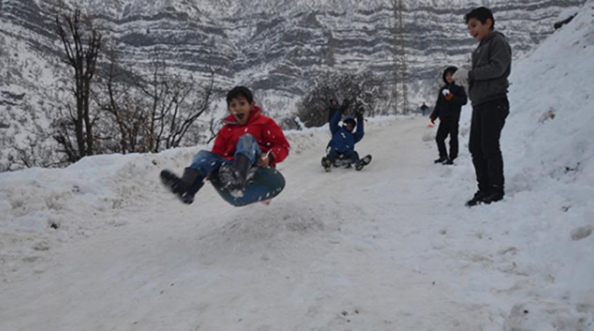 1 Ocak salı yılbaşı günü okullar tatil mi? MEB yarı yıl tatili (15 tatil) ne zaman? 2019 resmi tatiller belli oldu