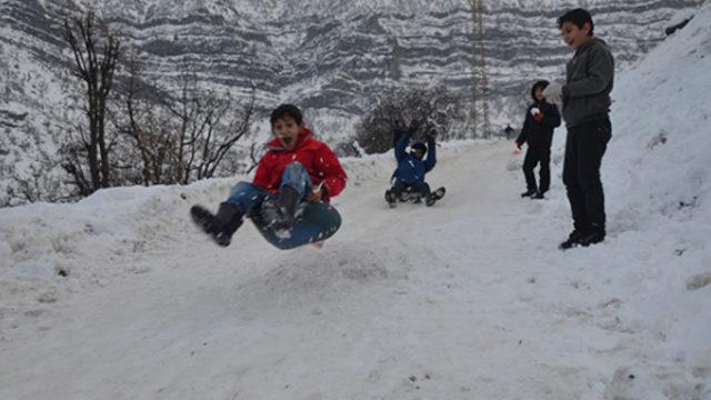 1 Ocak salı yılbaşı günü okullar tatil mi? MEB yarı yıl tatili (15 tatil) ne zaman? 2019 resmi tatiller belli oldu