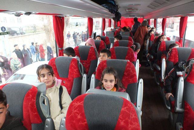 Malazgirtli öğrenciler Ankara’ya uğurlandı
