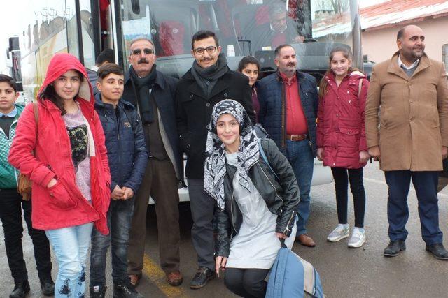 Malazgirtli öğrenciler Ankara’ya uğurlandı