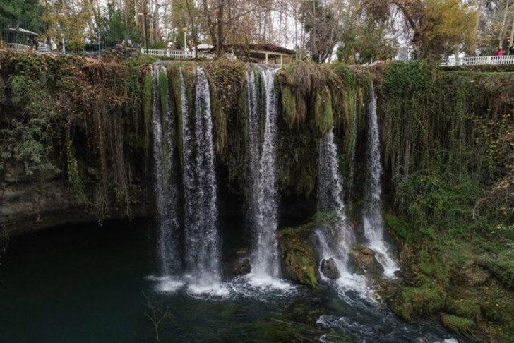 Düden Şelalesi kışın da turistlerin gözdesi  G3