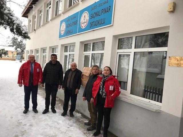 300 öğrenciyi Kızılay sayesinde üşümeyecek