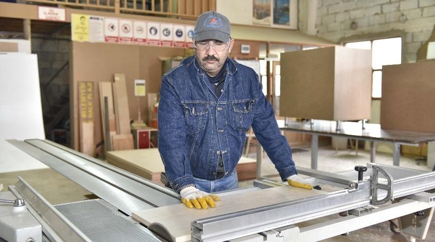 Muratpaşa 4 bin 712 kent mobilyası üretimi yaptı