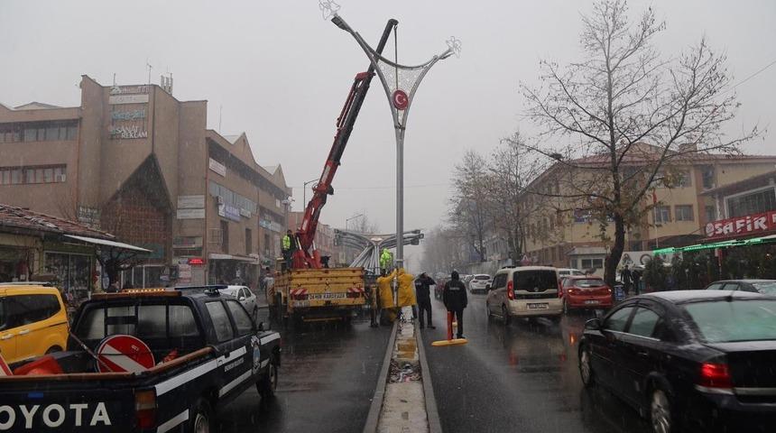 Halitpaşa Caddesinde aydınlatma çalışmalarına başlandı